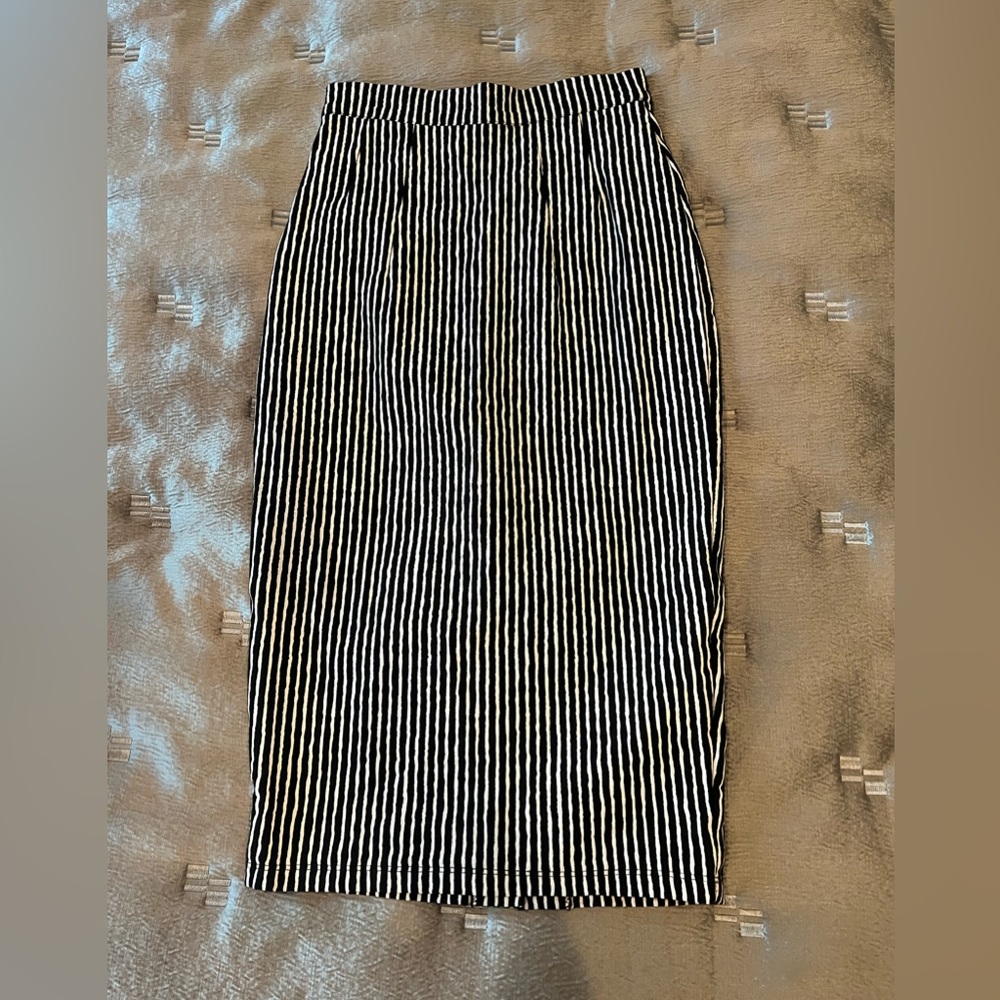 Vixen by Micheline Pitt black and white striped pencil skirt, EUC